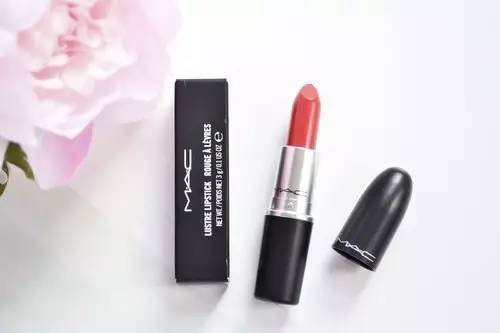 不用美白你也可以白成一道光,显白不化妆也能涂的口红