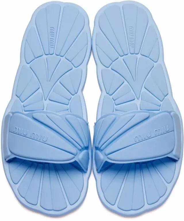 找乐子|赶紧翻出家里压箱底的塑料拖鞋和洗澡篮子,它们要带你走上时尚巅峰!