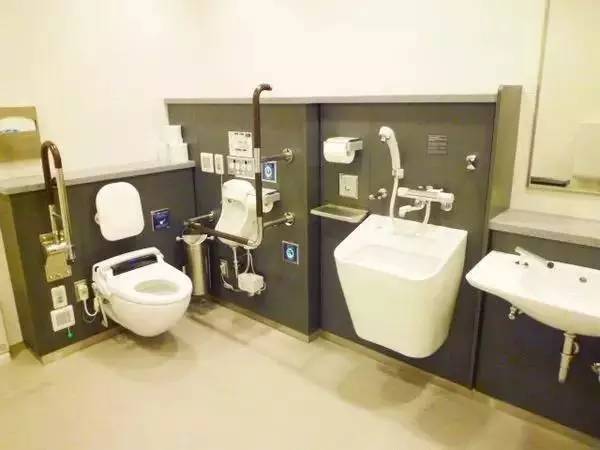 她是一位中国大妈,却带领着700个日本人,扫出了全球最干净机场「精益学堂」2017-7-14第895期