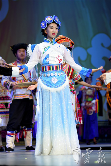 楚雄民族服饰图片,楚雄最漂亮的民族服装