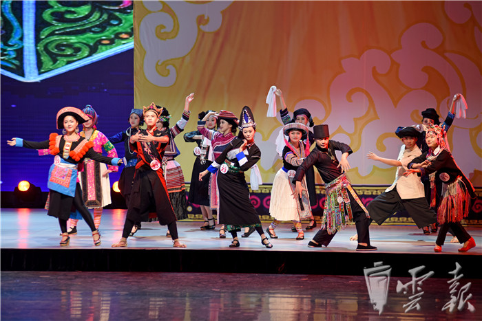 楚雄民族服饰图片,楚雄最漂亮的民族服装