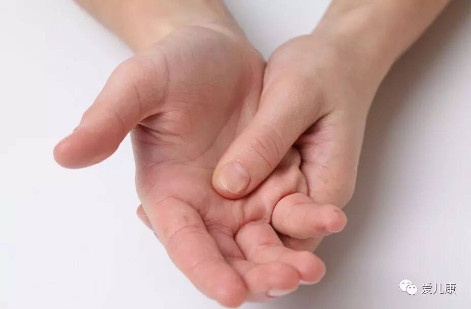 产后手脚关节痛警惕四种病,产后腿脚麻木疼痛做什么运动