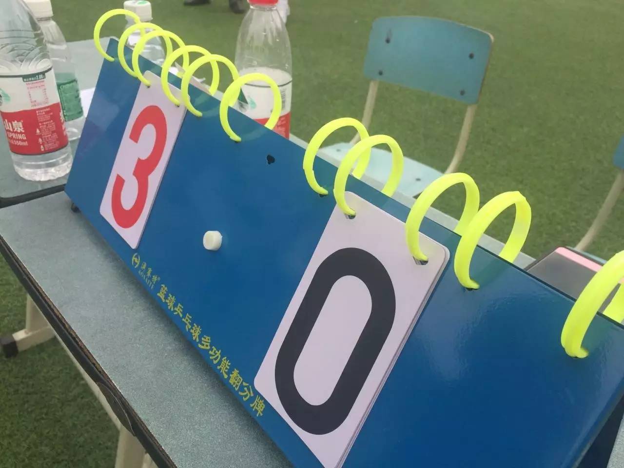 看！足球健儿风采展~（有位可爱的小朋友也入镜了，是谁呢……快来看看吧）