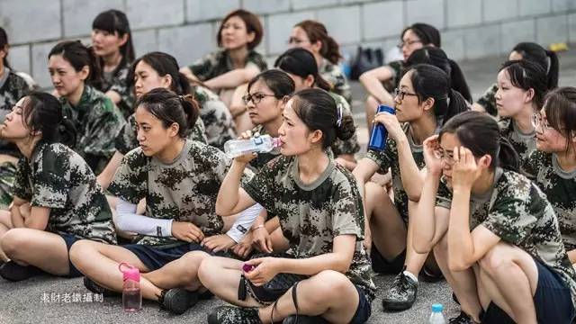 校园又闻军训声：大连银行新员工军训花絮