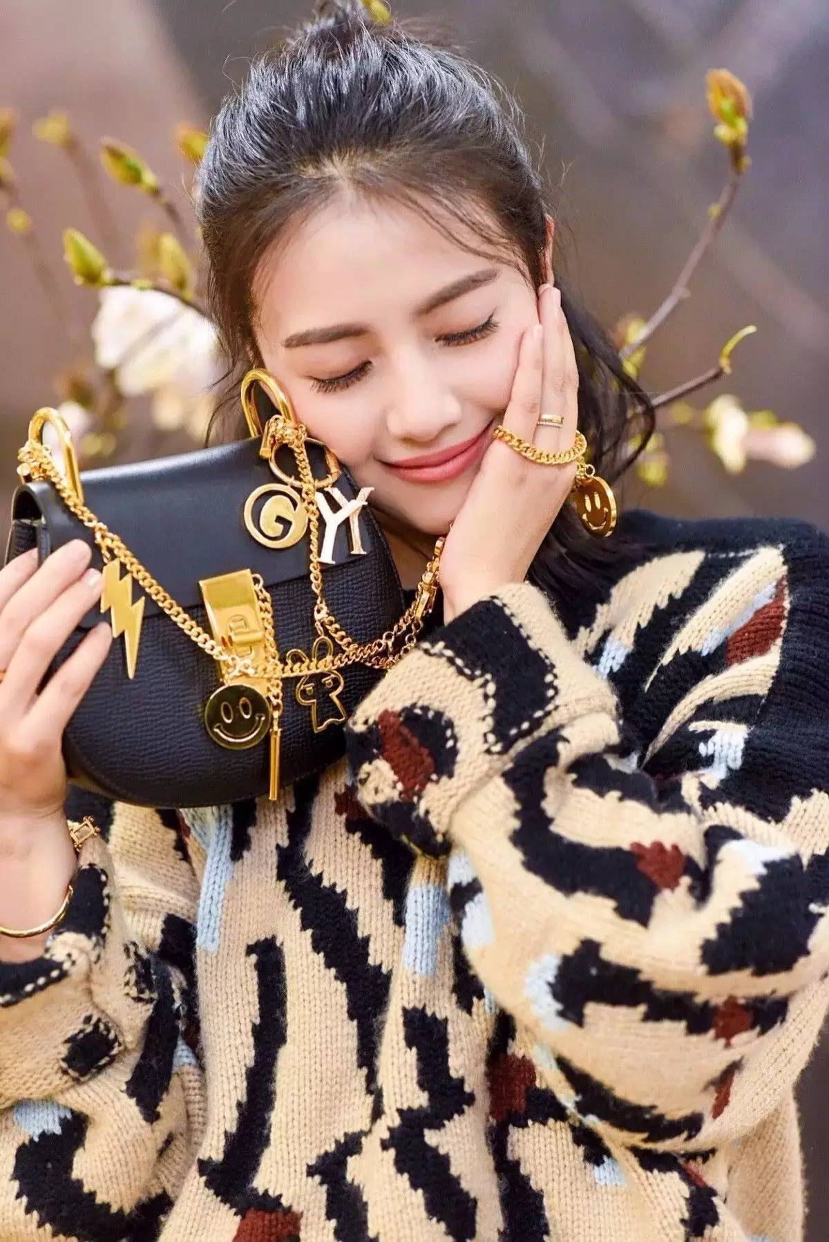 经典好看的黑色大牌包有哪些,大牌包包经典永不过时200以内