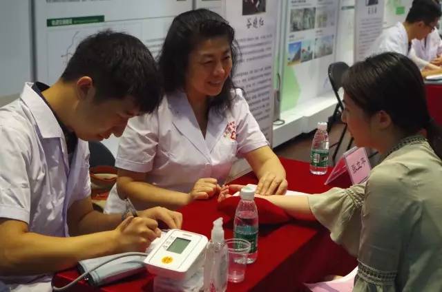 「国医·资讯」我校深圳坪山国医堂授牌暨北中医知名专家社区巡诊启动仪式隆重举行