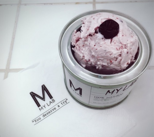 天气这么热还不来个清爽的冰淇淋,这么热的天唯有冰淇淋不可辜负