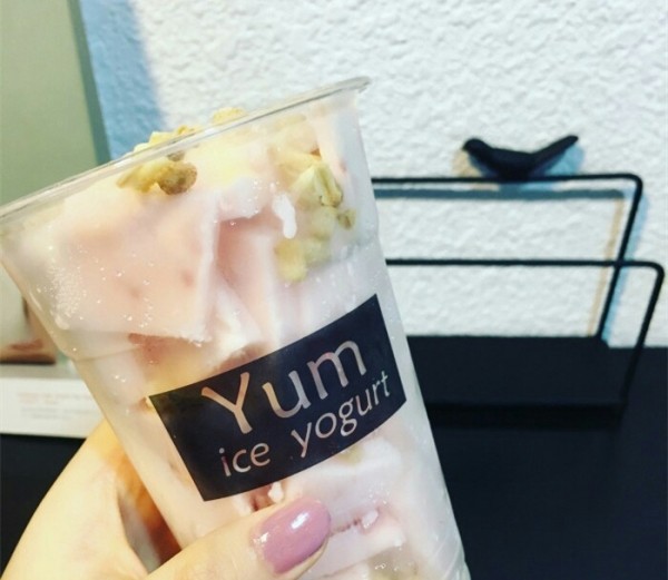 天气这么热还不来个清爽的冰淇淋,这么热的天唯有冰淇淋不可辜负