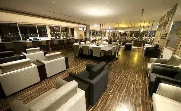 她是一位中国大妈,却带领着700个日本人,扫出了全球最干净机场「精益学堂」2017-7-14第895期