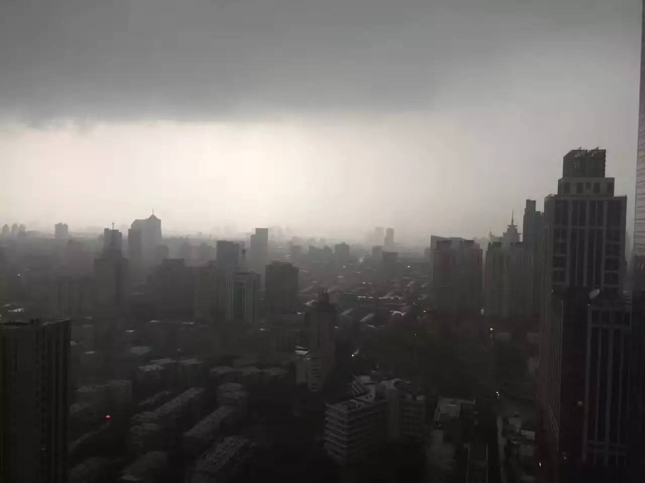 大雨倾城，小海地儿的“海”可一点都不小！