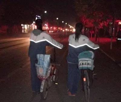 中国的校服和外国的校服对比,外国人眼中的中国校服