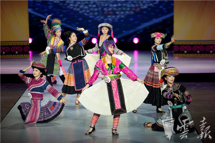 楚雄民族服饰图片,楚雄最漂亮的民族服装