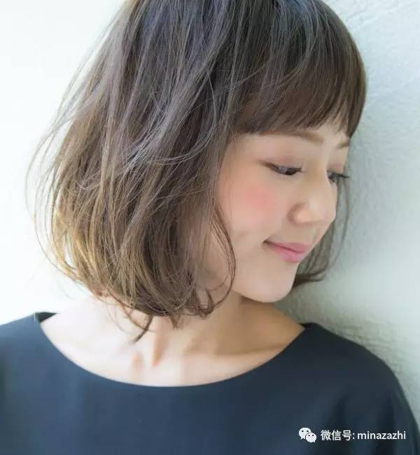 2022年最流行的发型长直发瓜子脸,2021年最流行的高颧骨发型中长发