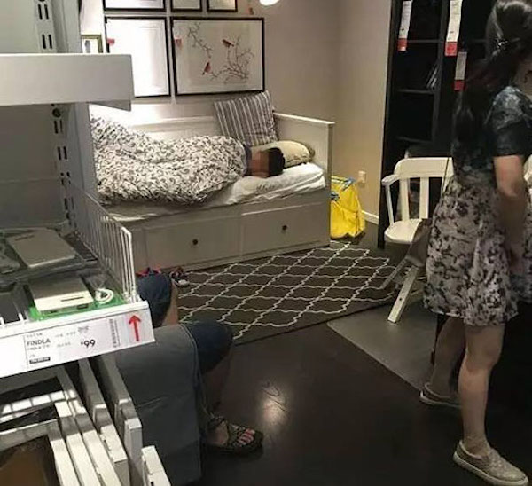 涓浗浜哄湪澶栧浗閰掑簵浜嬩欢,瀹滃涓轰粈涔堥偅涔堝浜哄湪閲岄潰鐫¤