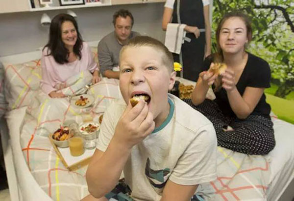 涓浗浜哄湪澶栧浗閰掑簵浜嬩欢,瀹滃涓轰粈涔堥偅涔堝浜哄湪閲岄潰鐫¤