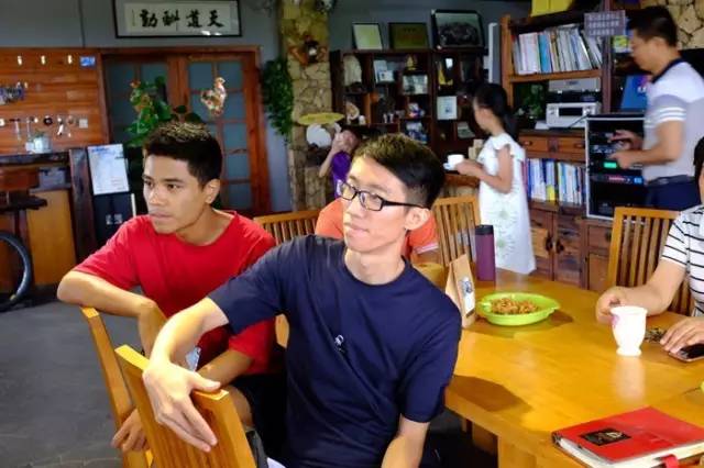 做个没感情有情怀的人,有情怀的人和没情怀的人