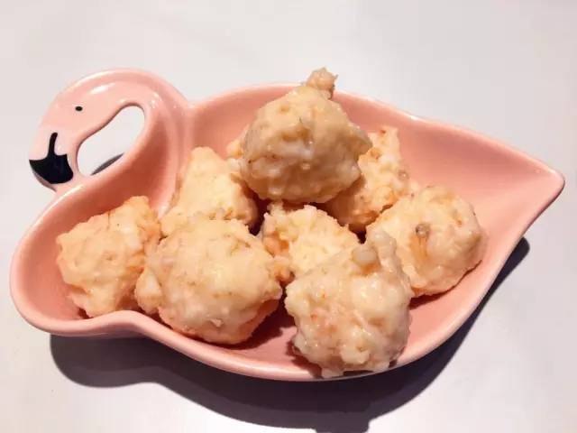 精心打扮1小时排队5小时,就为了吃粉红串串?