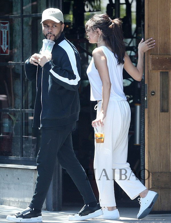 夏日质感型格还属Monochrome！傻脸娜、Gigi带头引领顺色搭配：“专一”这件事，在穿衣上同样有魅力！