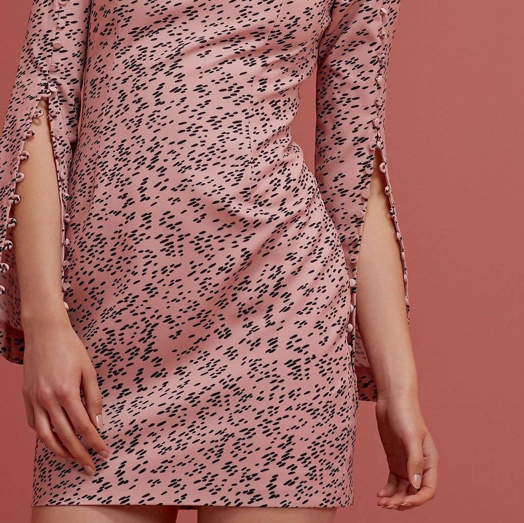 办公室有个衣橱是什么体验,有一件好的衣服是什么样的体验