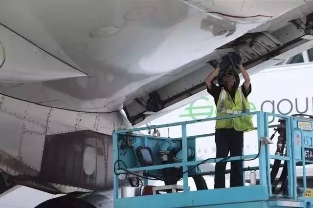 「城事」热浪滚滚仍坚守他们在浦东迎接着“烤”验→