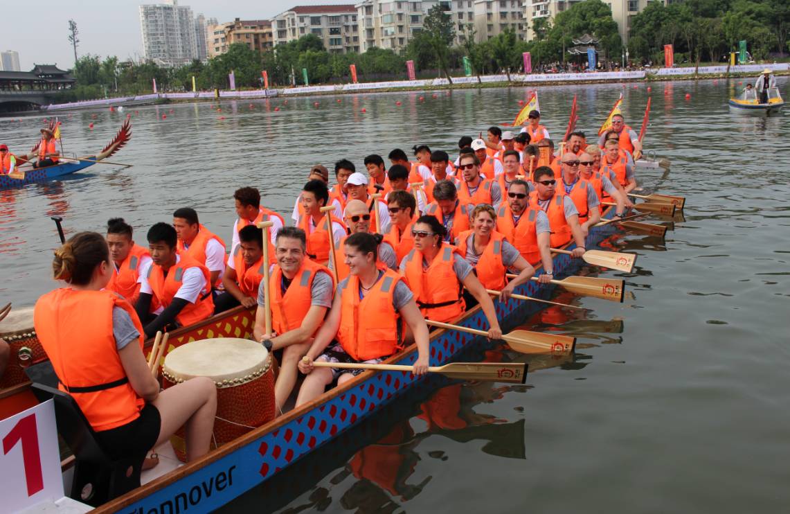 盘点国内龙舟比赛震撼场面一瞬间,中德龙舟赛