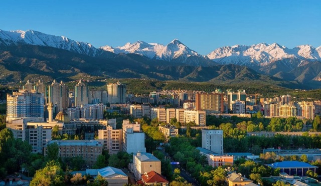 去国外火车旅行最美十条线路,当火车路过湖北省山区