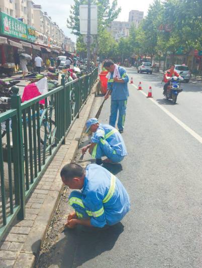 「城事」热浪滚滚仍坚守他们在浦东迎接着“烤”验→