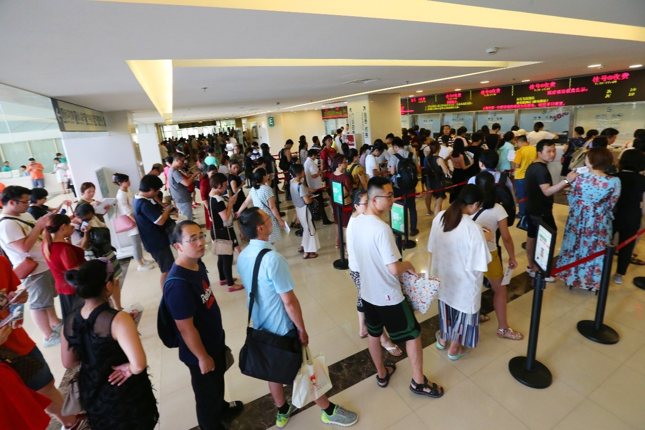 「城事」热浪滚滚仍坚守他们在浦东迎接着“烤”验→