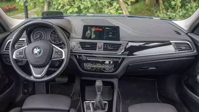 宝马1系120i运动版真实体验,2023宝马1系驾驶体验