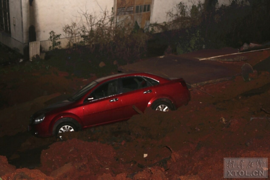 楼前塌方最新事件,楼房塌方最新事件