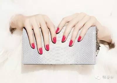 怎么给女朋友挑好看的美甲,给女朋友买指甲油