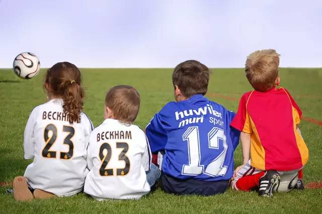 小时候就梦想自己长大能穿上军装,小时候梦想穿上迷彩服