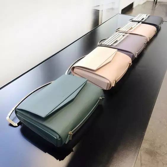 不想撞包这款轻奢包包你值得拥有,不撞包的小众包包