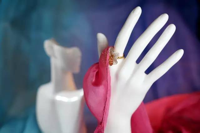 为什么人家送块铁都能博得欢心，而你掏个肾还会被她嫌弃？