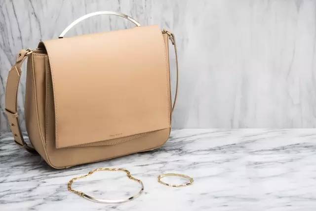 不想撞包这款轻奢包包你值得拥有,不撞包的小众包包