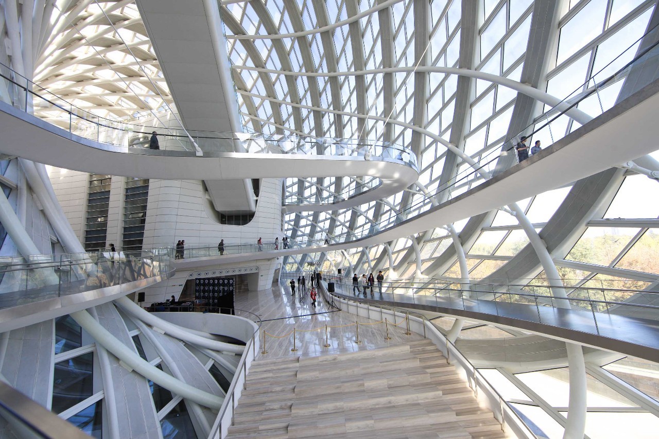 丹凤朝阳:专访凤凰卫视控股有限公司董事局主席刘长乐