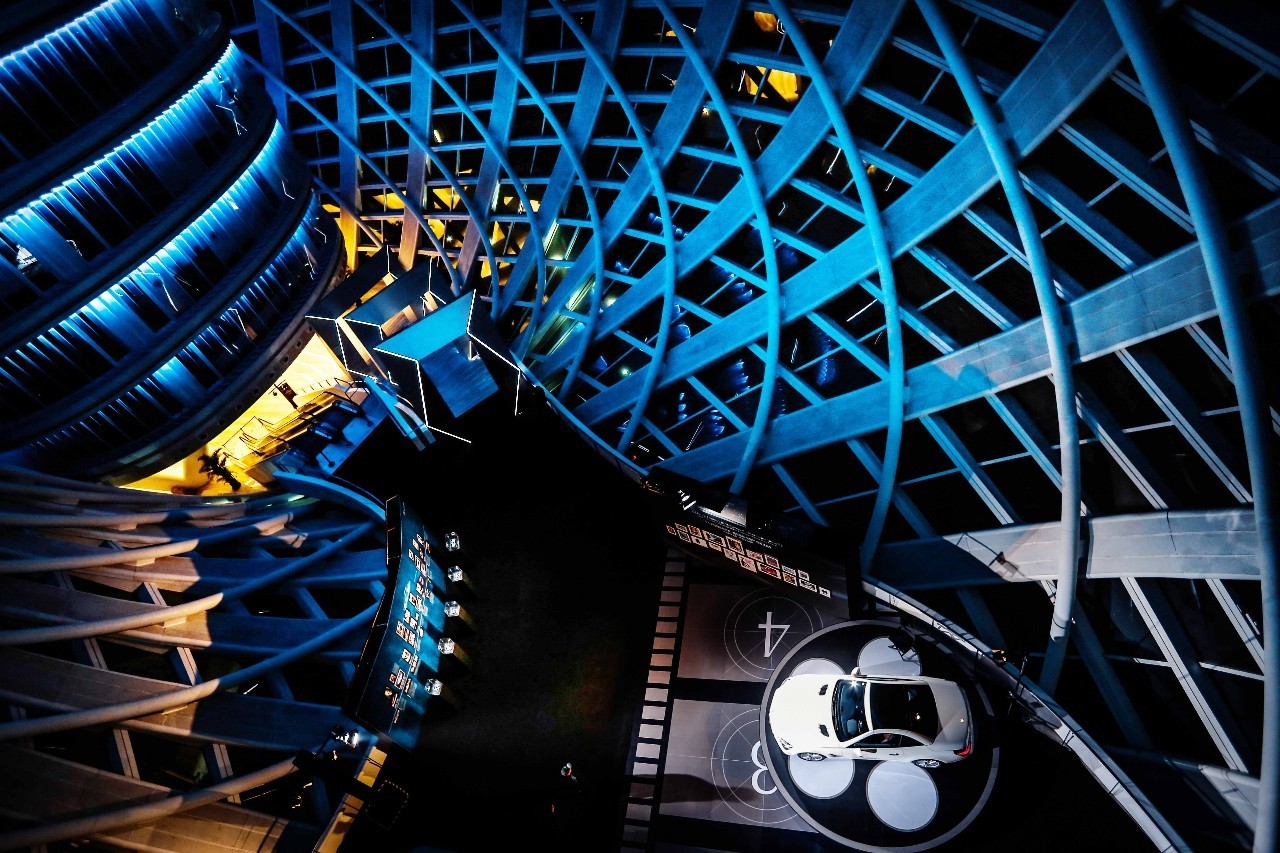 丹凤朝阳:专访凤凰卫视控股有限公司董事局主席刘长乐