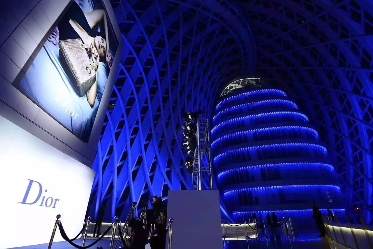 丹凤朝阳:专访凤凰卫视控股有限公司董事局主席刘长乐