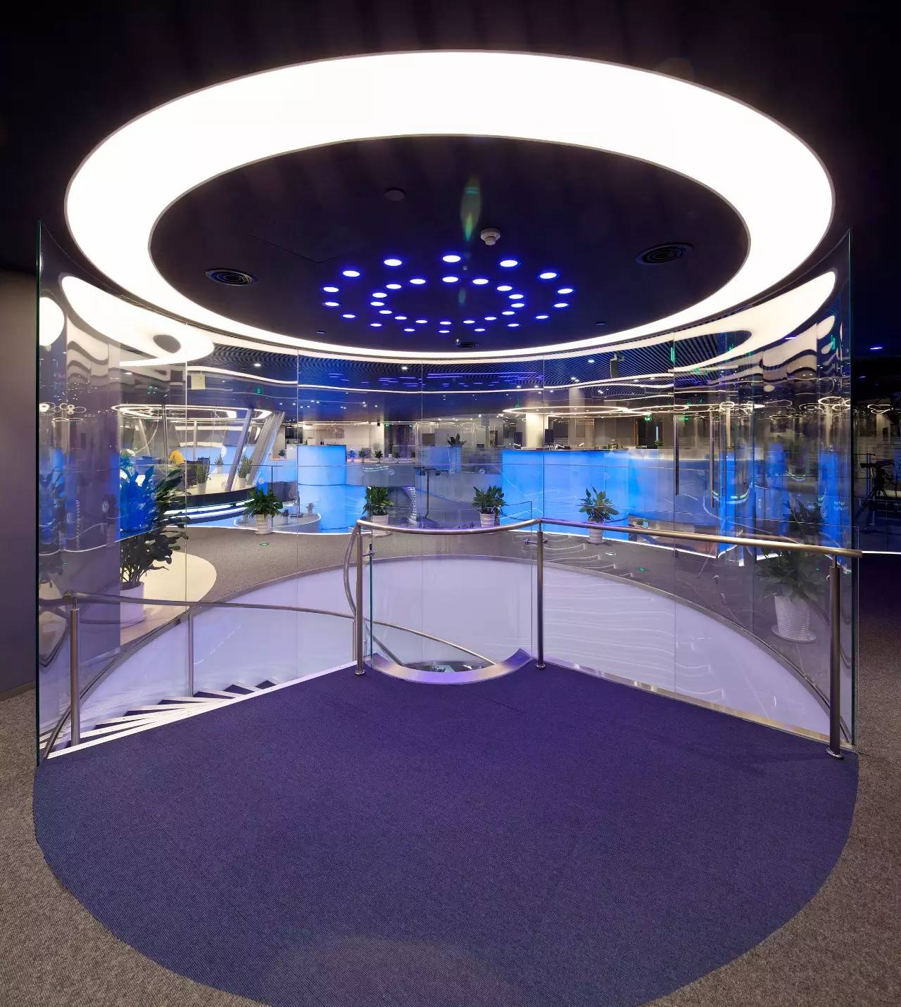 丹凤朝阳:专访凤凰卫视控股有限公司董事局主席刘长乐