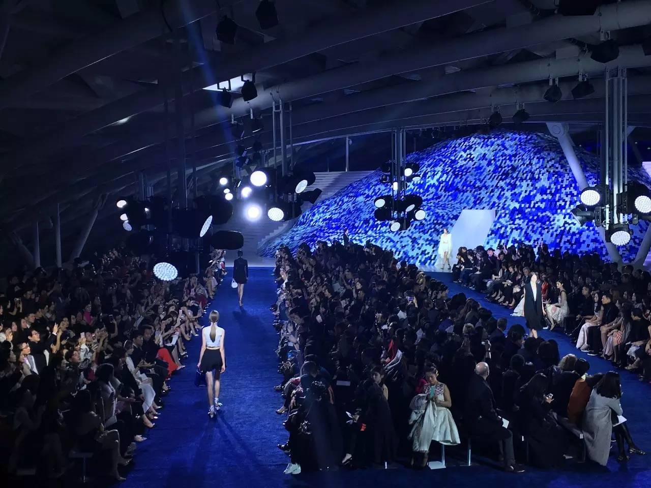 丹凤朝阳:专访凤凰卫视控股有限公司董事局主席刘长乐