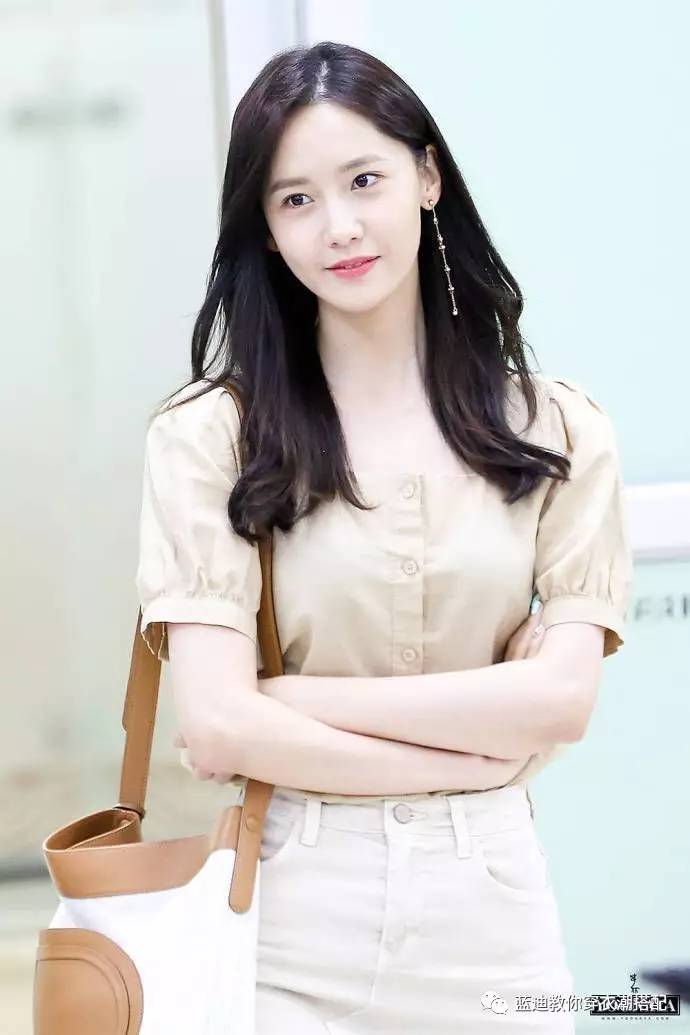 张雪迎短款服装搭配图,明星衣帽间宋祖儿