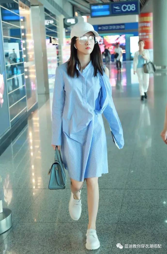 张雪迎短款服装搭配图,明星衣帽间宋祖儿