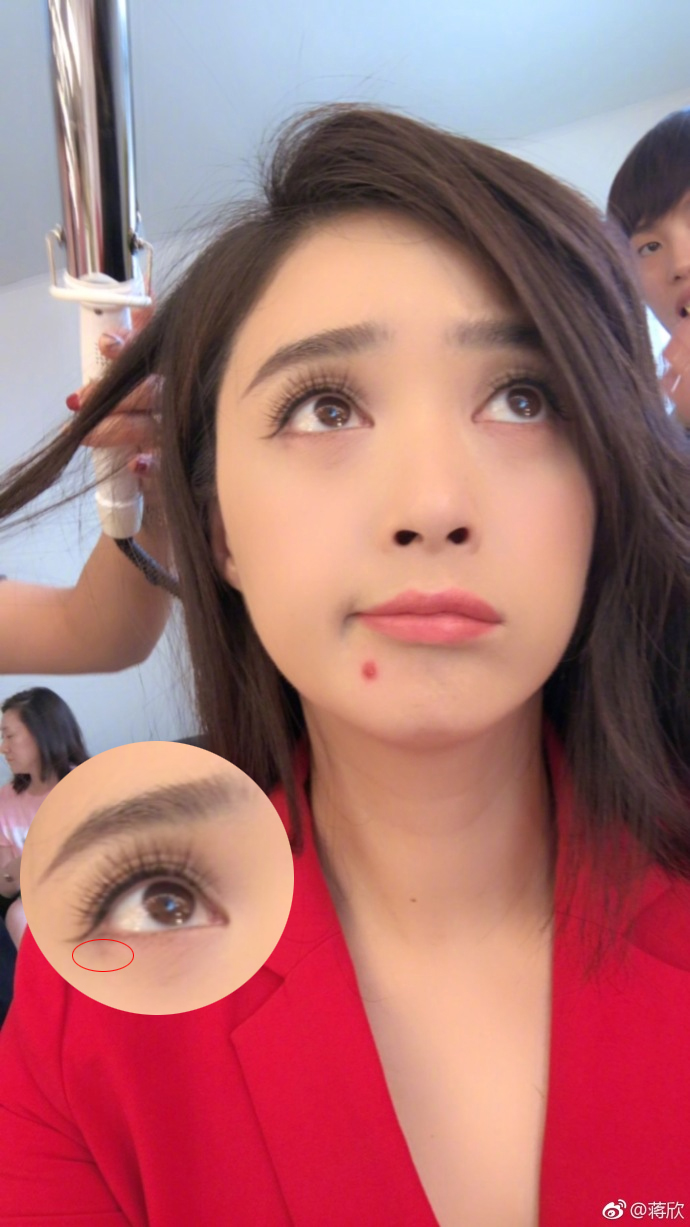 蒋欣的化妆方法,蒋欣化妆黑眼圈