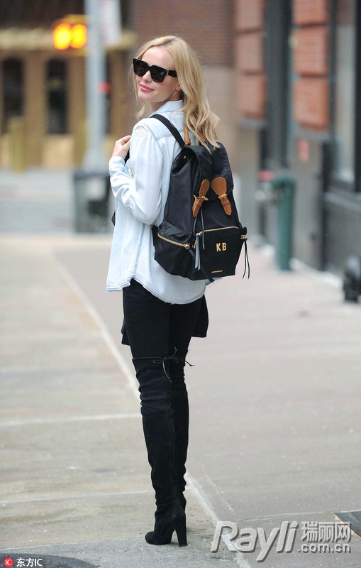 好看又实用的背景包,背双肩包背影