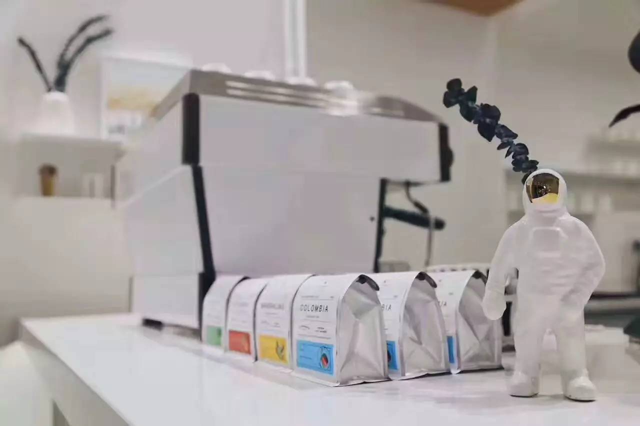 盛夏时光，相遇在菱角湖街角的北欧冷情咖啡店