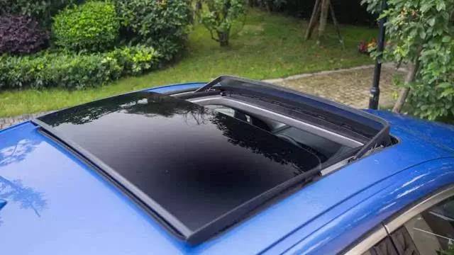 宝马1系120i运动版真实体验,2023宝马1系驾驶体验