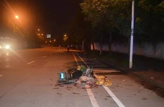 广西玉林男子酒后撞人,广西玉林男子骑电动车闯红灯被撞