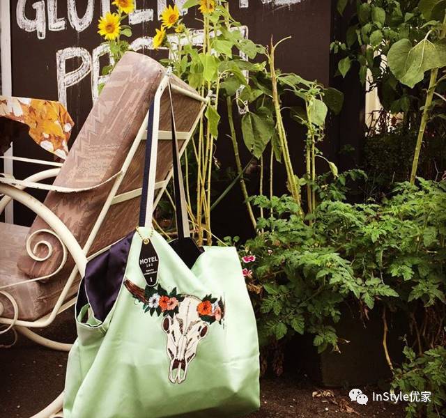 最流行的购物袋包包,今年流行的购物袋包