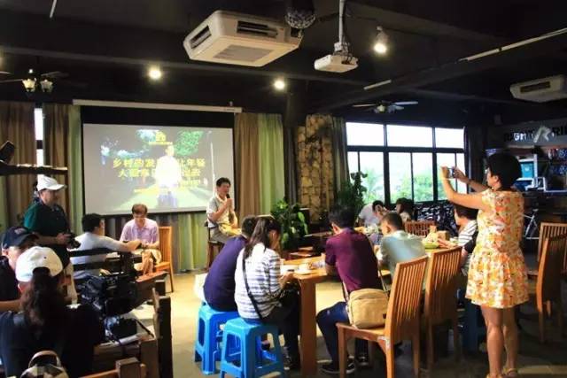 做个没感情有情怀的人,有情怀的人和没情怀的人