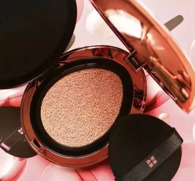 岛国推出第一款由温度操纵唇色的唇膏！真有那么神奇吗？